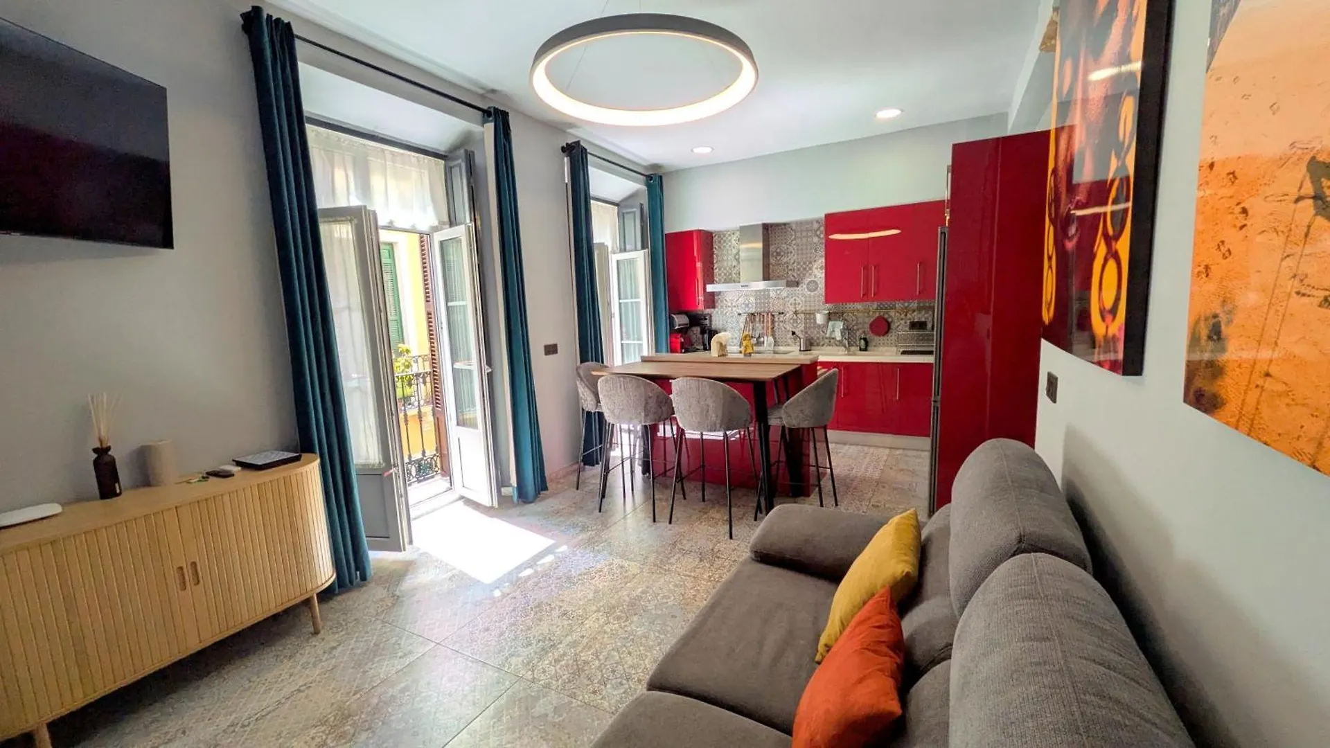 Alma De Malaga 2Br Stay With Art History & Comfort In The Heart Of The City