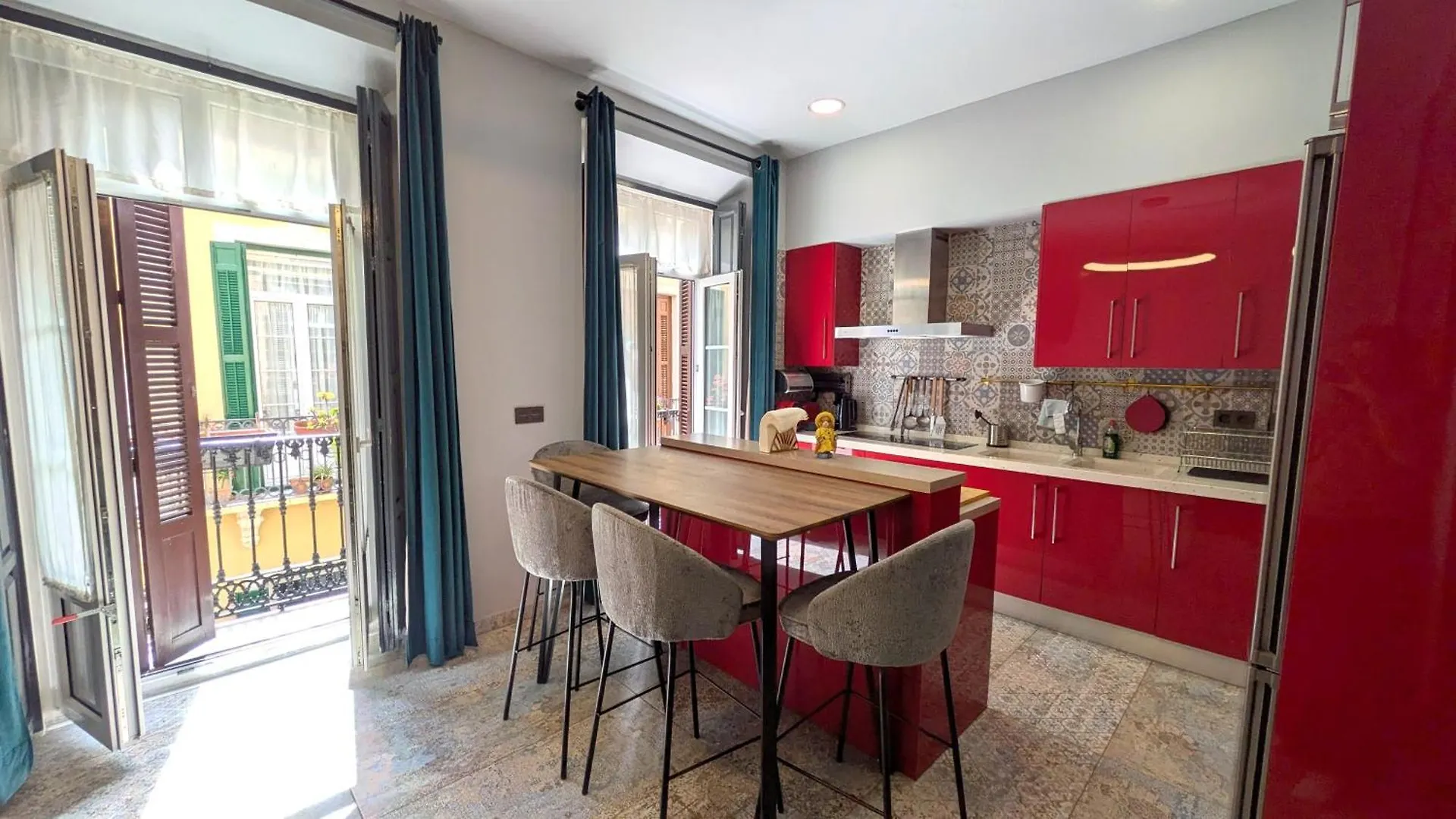 Apartment Alma De Malaga 2Br Stay With Art History & Comfort In The Heart Of The City